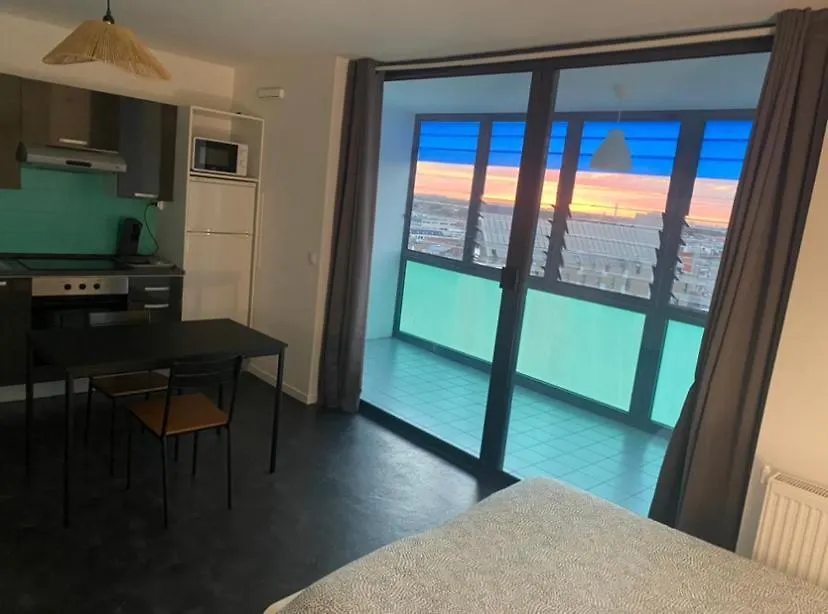 Apartment Studios De Standing - Emeraude - Lille Euralille