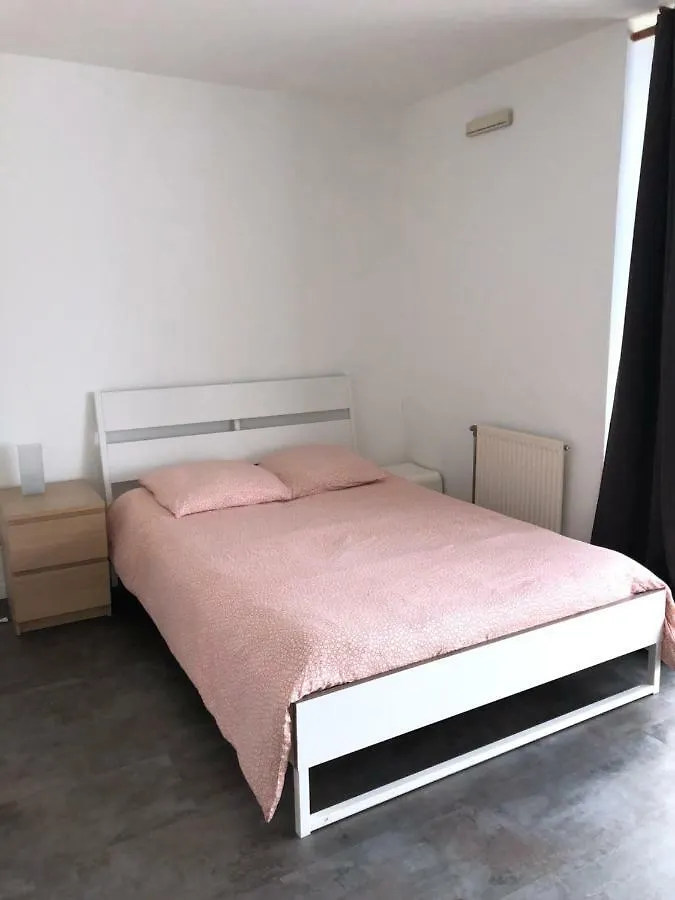 Studios De Standing - Emeraude - Lille Euralille 0*,  France