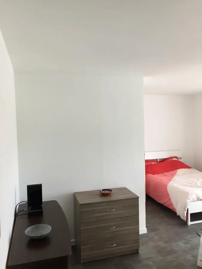 Apartment Studios De Standing - Emeraude - Lille Euralille