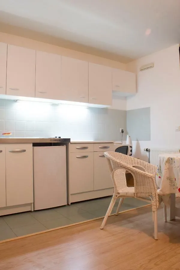 Studios De Standing - Emeraude - Lille Euralille Apartment